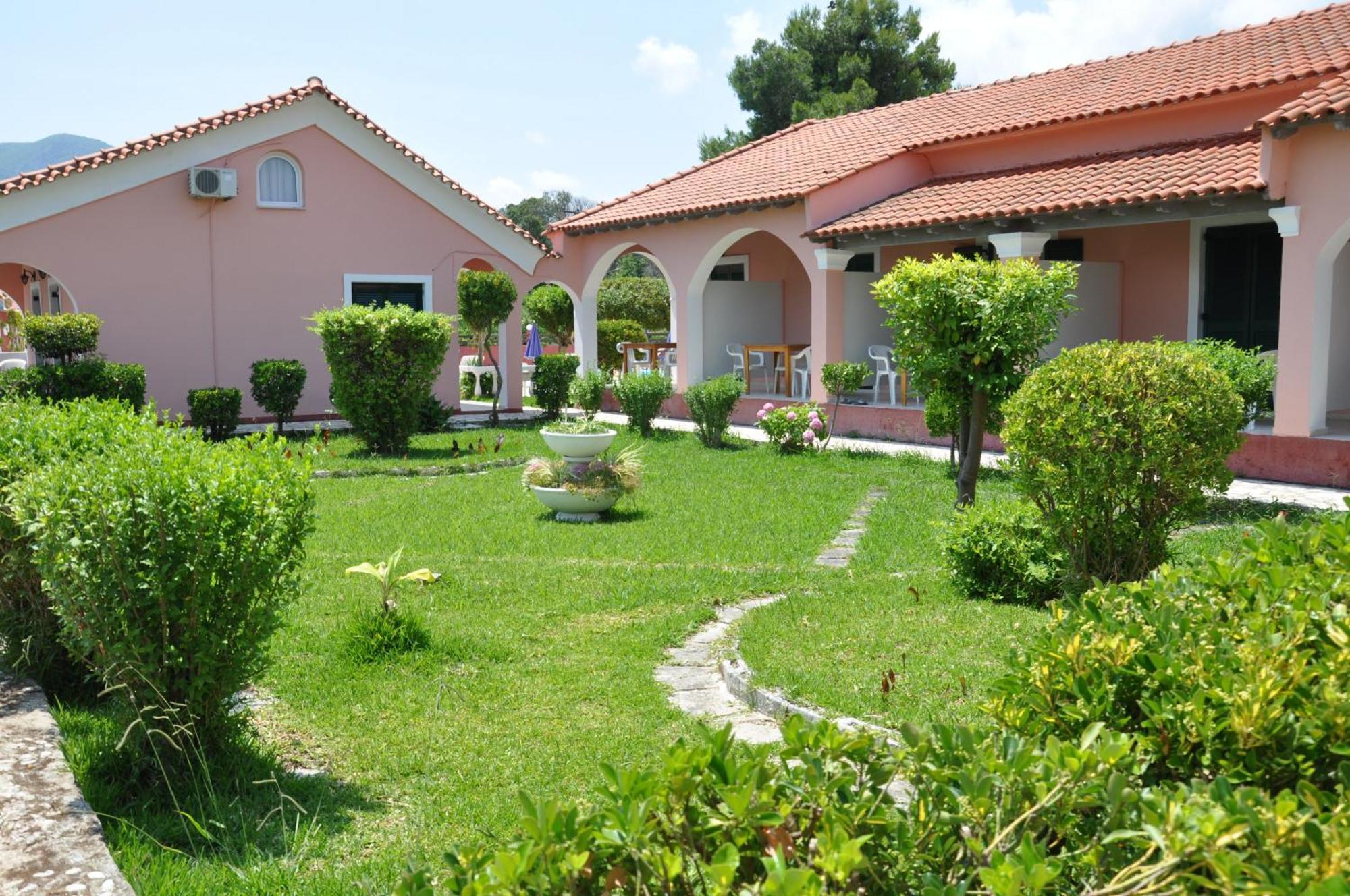 Tassos Apartments コルフ島 エクステリア 写真