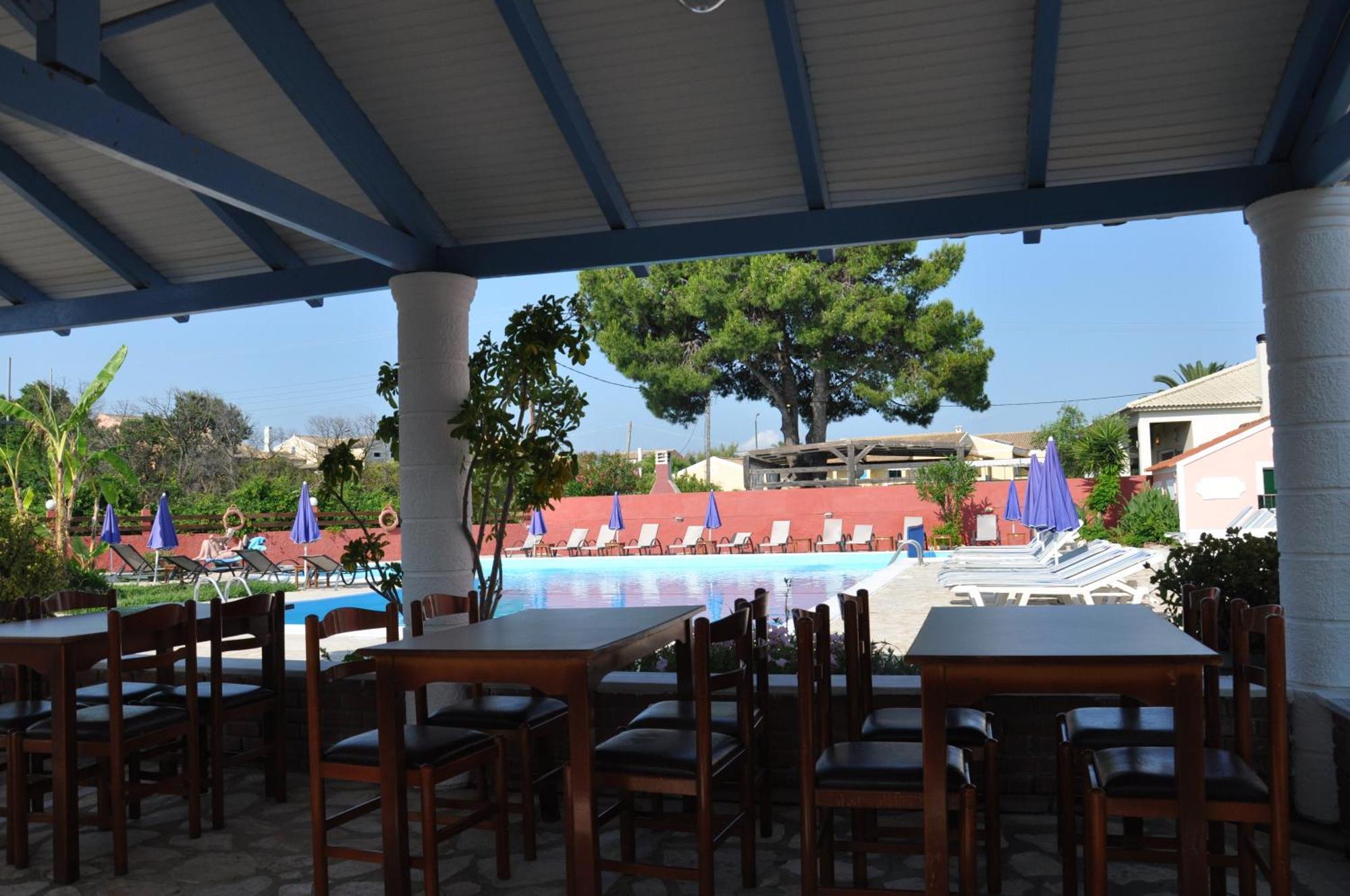 Tassos Apartments コルフ島 エクステリア 写真