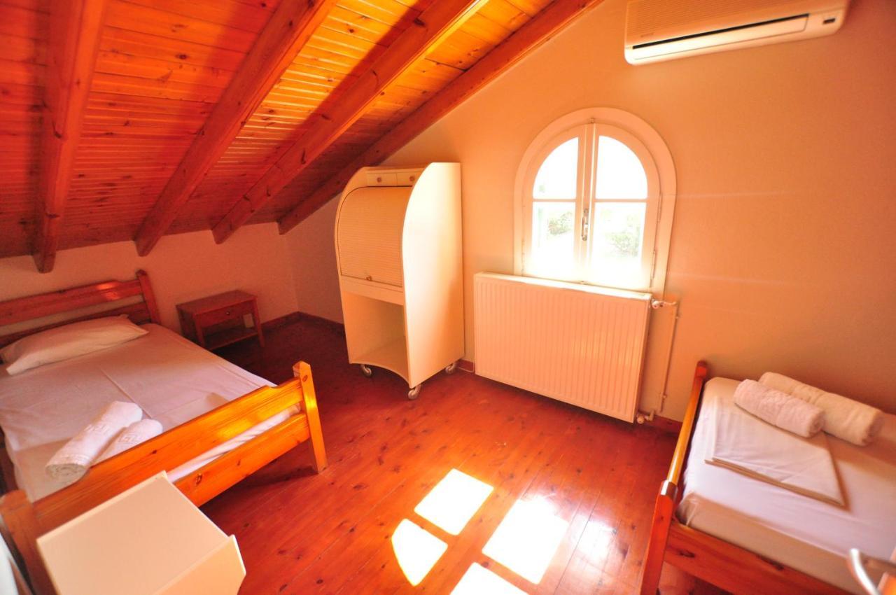 Tassos Apartments コルフ島 エクステリア 写真