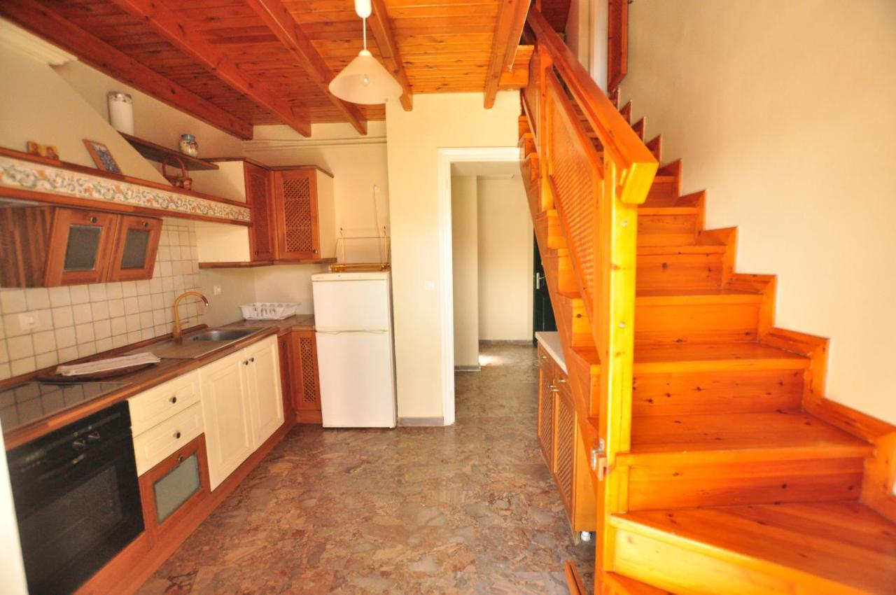 Tassos Apartments コルフ島 エクステリア 写真