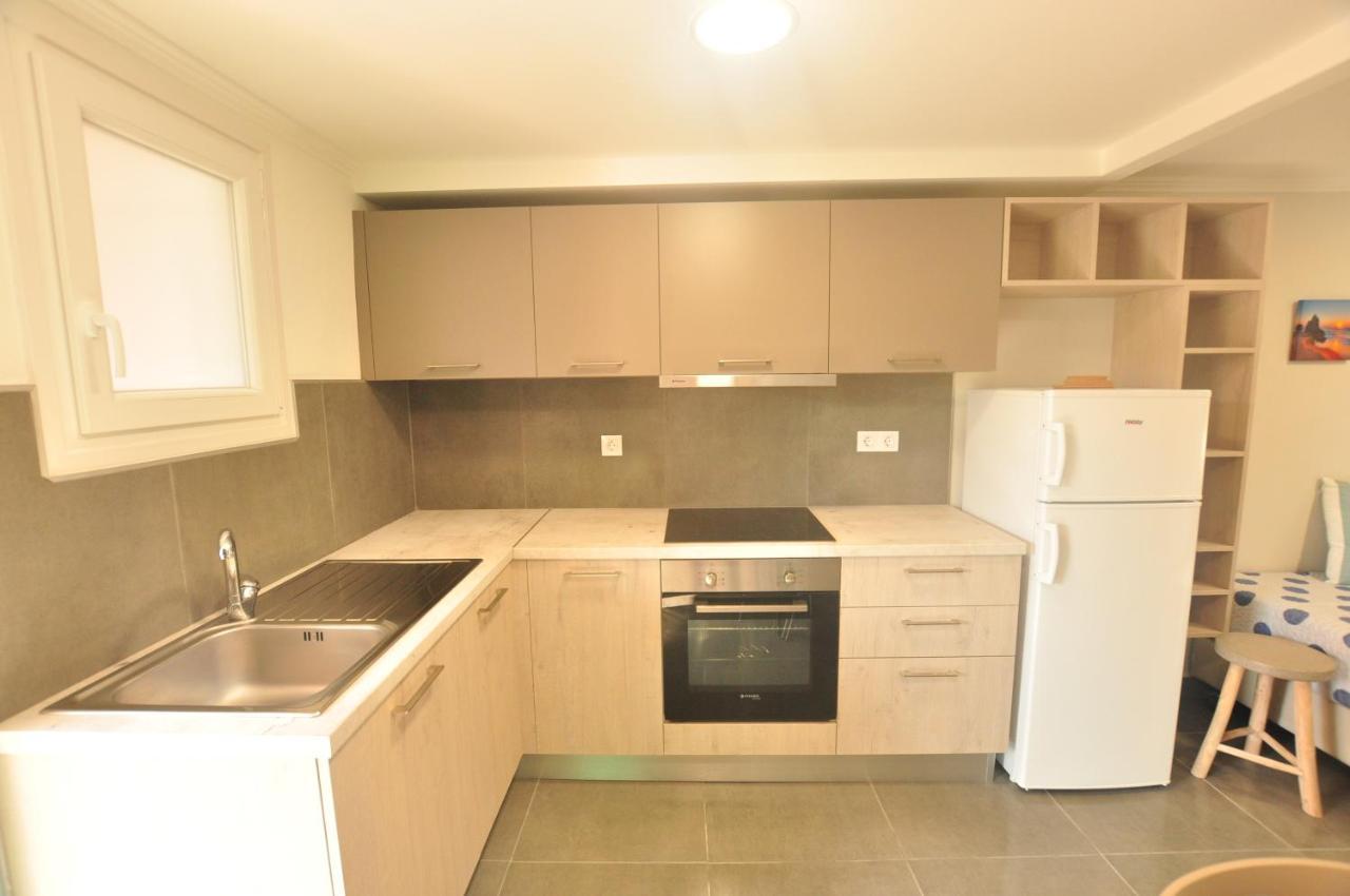Tassos Apartments コルフ島 エクステリア 写真