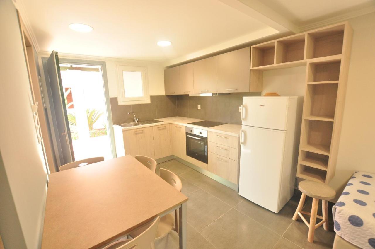 Tassos Apartments コルフ島 エクステリア 写真