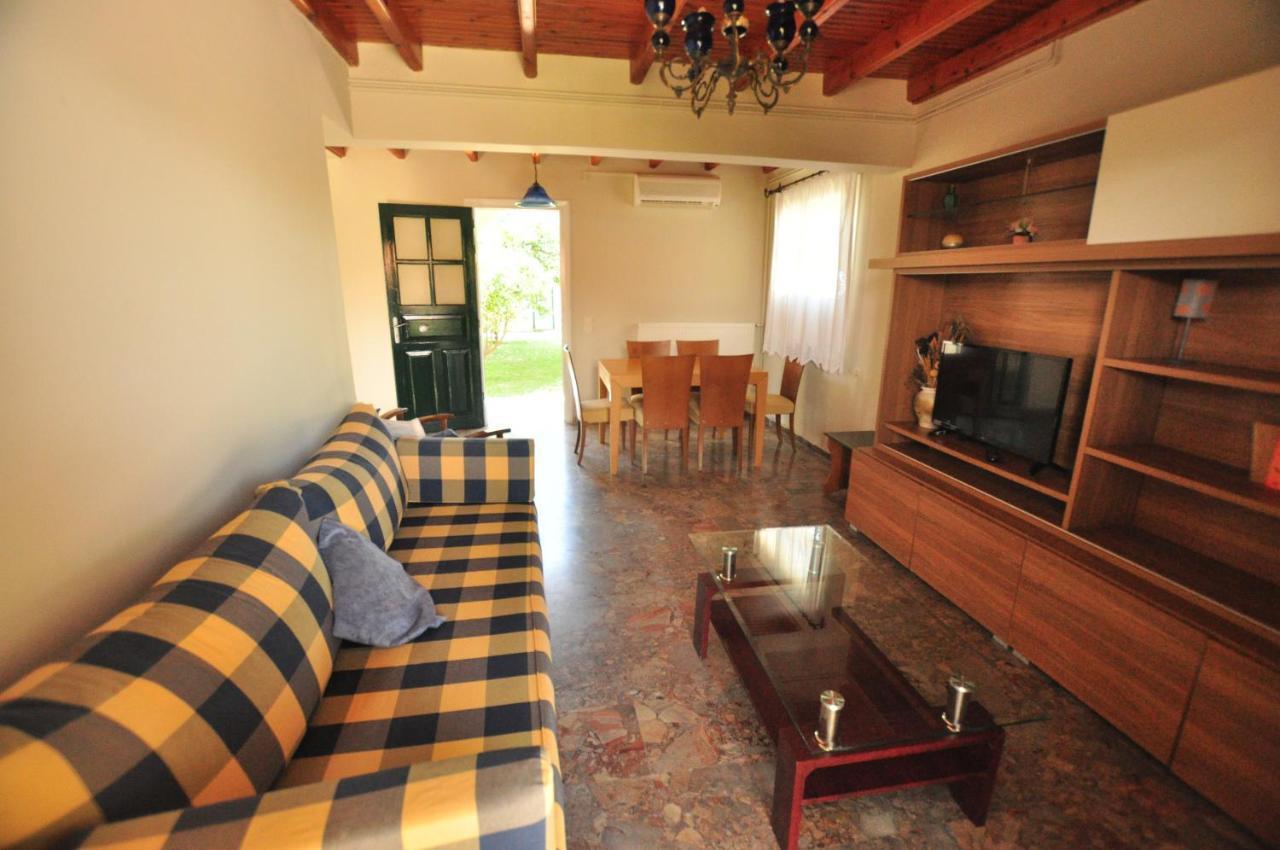 Tassos Apartments コルフ島 エクステリア 写真