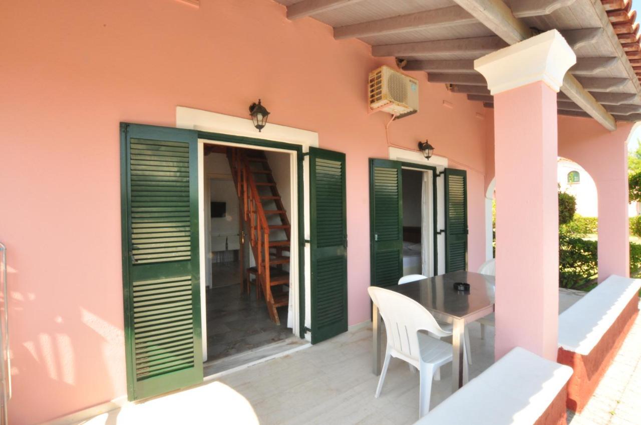 Tassos Apartments コルフ島 エクステリア 写真