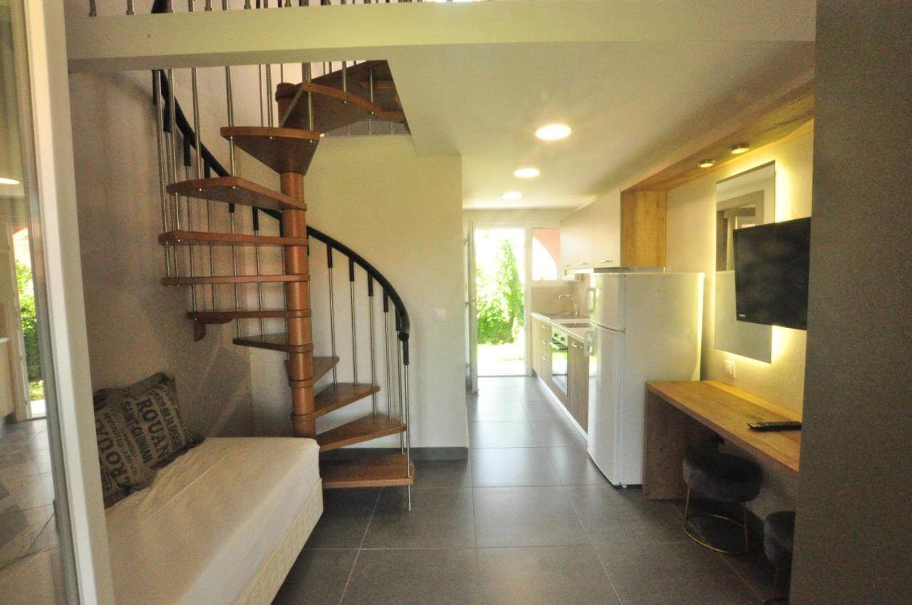 Tassos Apartments コルフ島 エクステリア 写真
