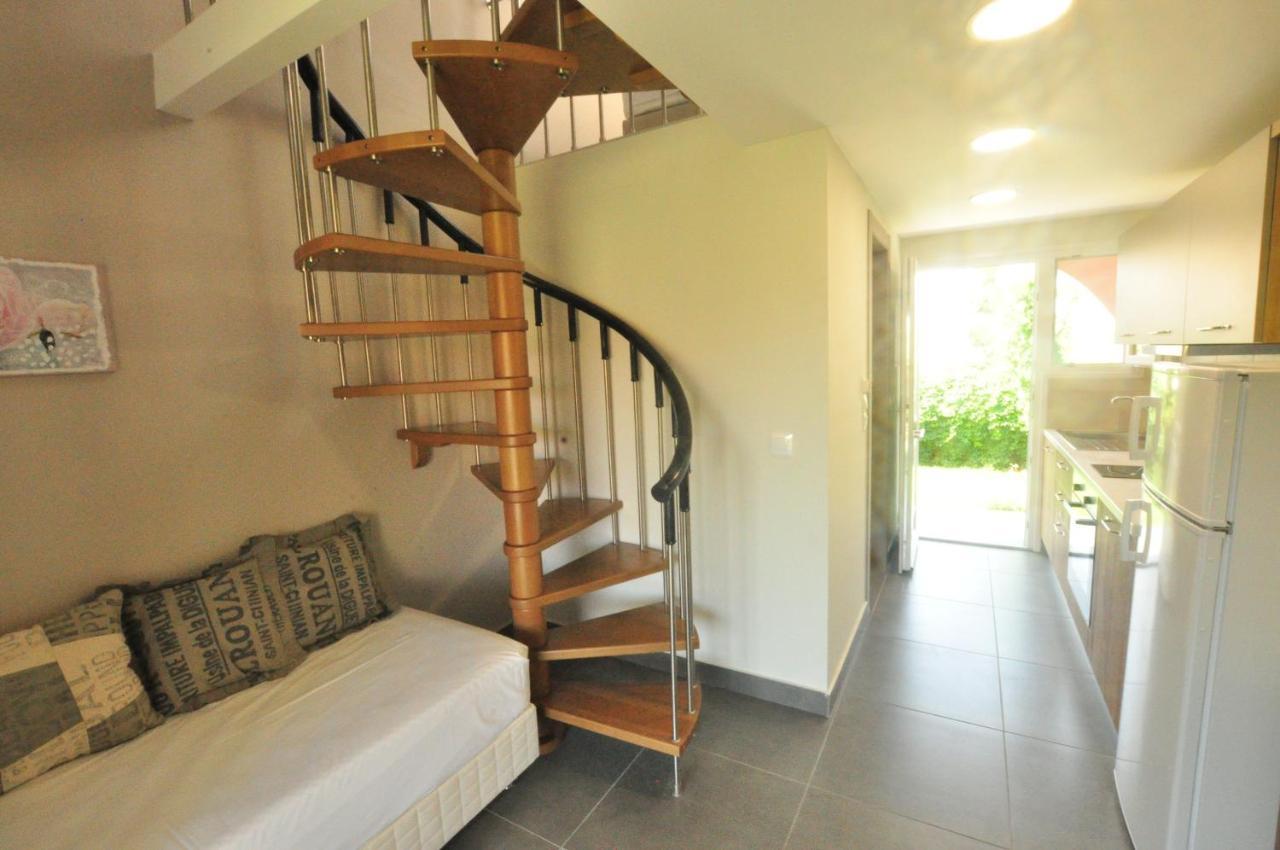 Tassos Apartments コルフ島 エクステリア 写真